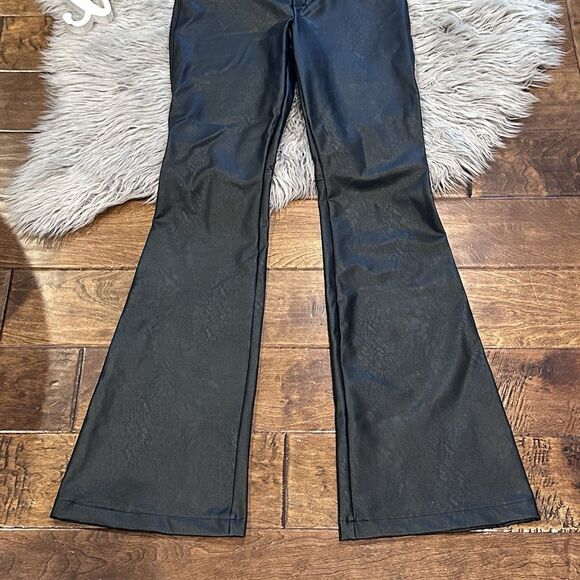 Spanx Faux Leather Flare Leg Pull-On Pants in Black Size Small New - Picture 6 of 8
